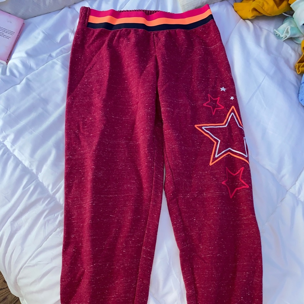sweatpants, maroon, with stars